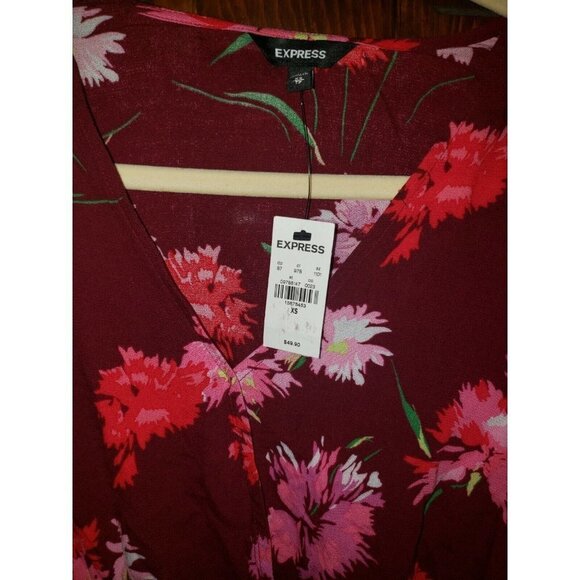 Nwt EXPRESS Floral V cut Rayon Long Sleeve Top Size XSmall - Picture 2 of 3